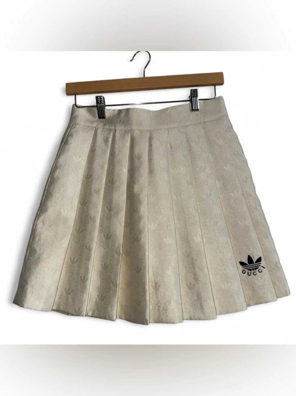 Adidas x Gucci: cream pleated skirt and blazer set - Picture 6 of 8